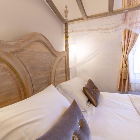 Chambre A Baldaquin Maison De L'Eglise Du Couvent 纳博讷 外观 照片